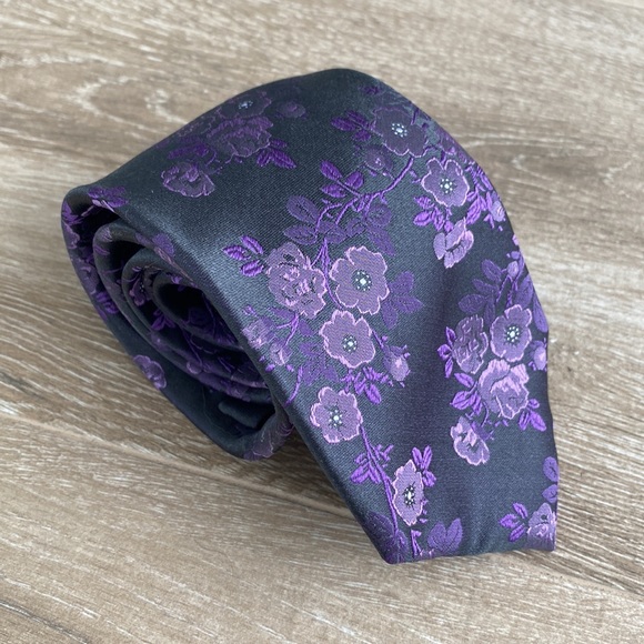 Grey and purple assorted ties and pocket squares - Picture 8 of 17